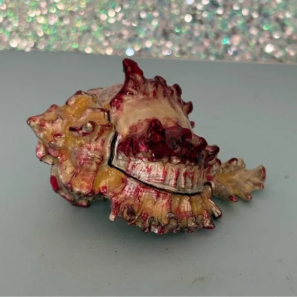 Monet 2011 MUREX Red Cream Seashell Hinged Metal Treasures Trinket Box - Picture 4 of 9